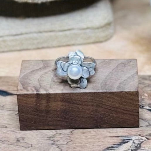 Flora Pearl Ring